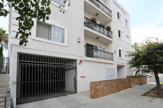 1717 Malcolm Ave in Los Angeles, CA - Building Photo - Building Photo