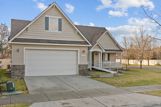 5957 N Saint Croix Dr, Unit 1 in Coeur d'Alene, ID - Foto de edificio - Building Photo