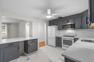 109 Bryan Hill Rd in Milford, CT - Building Photo - Building Photo