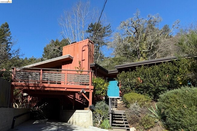 property at 25 Sunset Dr