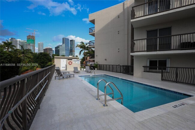 1918 Brickell Ave, Unit 201 in Miami, FL - Foto de edificio - Building Photo