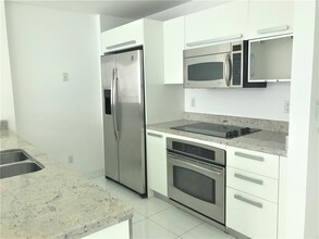 601 NE 36th St, Unit 1500 in Miami, FL - Building Photo - Building Photo