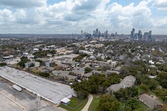 Travis Oaks Condominiums in Austin, TX - Building Photo - Building Photo