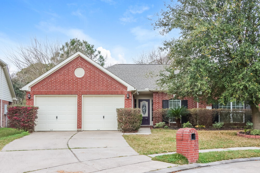 9806 King Arthur Ct in La Porte, TX - Building Photo