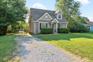 3421 Oak Lawn Dr in Clarksville, TN - Building Photo - Building Photo