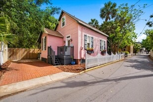 46 St Francis St in St. Augustine, FL - Building Photo