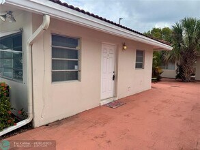 1140 NE 24th Ave-Unit -1 in Pompano Beach, FL - Building Photo - Building Photo