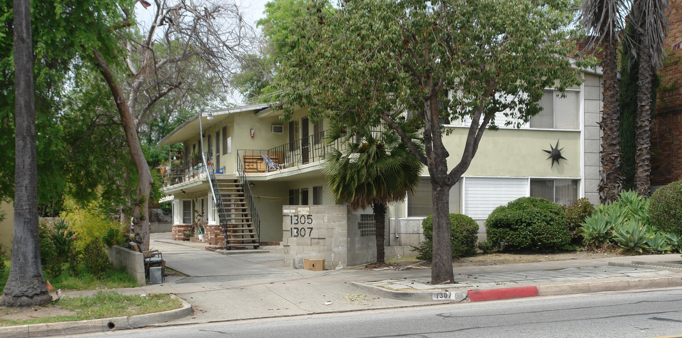 1305-1307 Hill Ave in Pasadena, CA - Building Photo