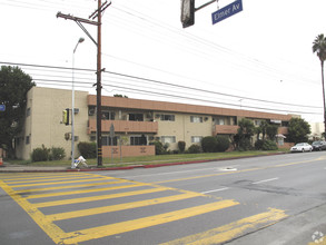 Continental Apartments in North Hollywood, CA - Building Photo - Building Photo