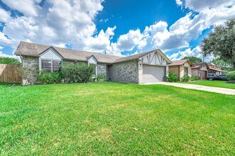 8434 Quailcrest Dr in Missouri City, TX - Building Photo - Building Photo