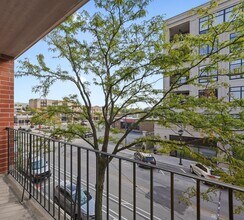 210 N Addison Ave #401, Unit 401 in Elmhurst, IL - Building Photo - Building Photo