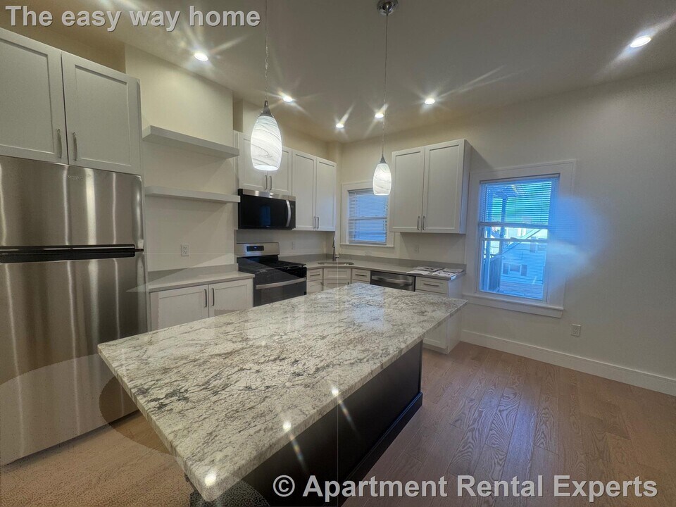 13 Bristol St in Cambridge, MA - Building Photo