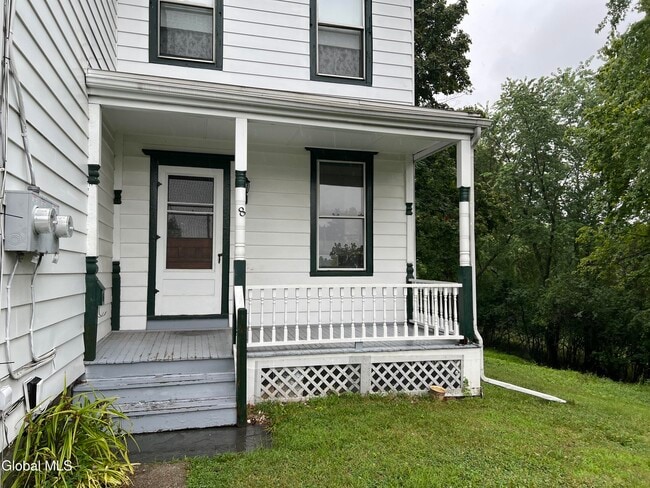 8 Summit St in Rensselaer, NY - Building Photo - Building Photo