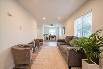 803 E 89th St in Los Angeles, CA - Building Photo - Building Photo