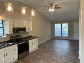 3746 Chamberlain Ct in Louisville, KY - Foto de edificio - Building Photo