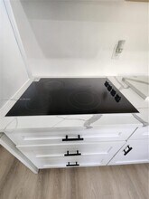 32 SW 9th St, Unit 1-2 in Hallandale Beach, FL - Foto de edificio - Building Photo