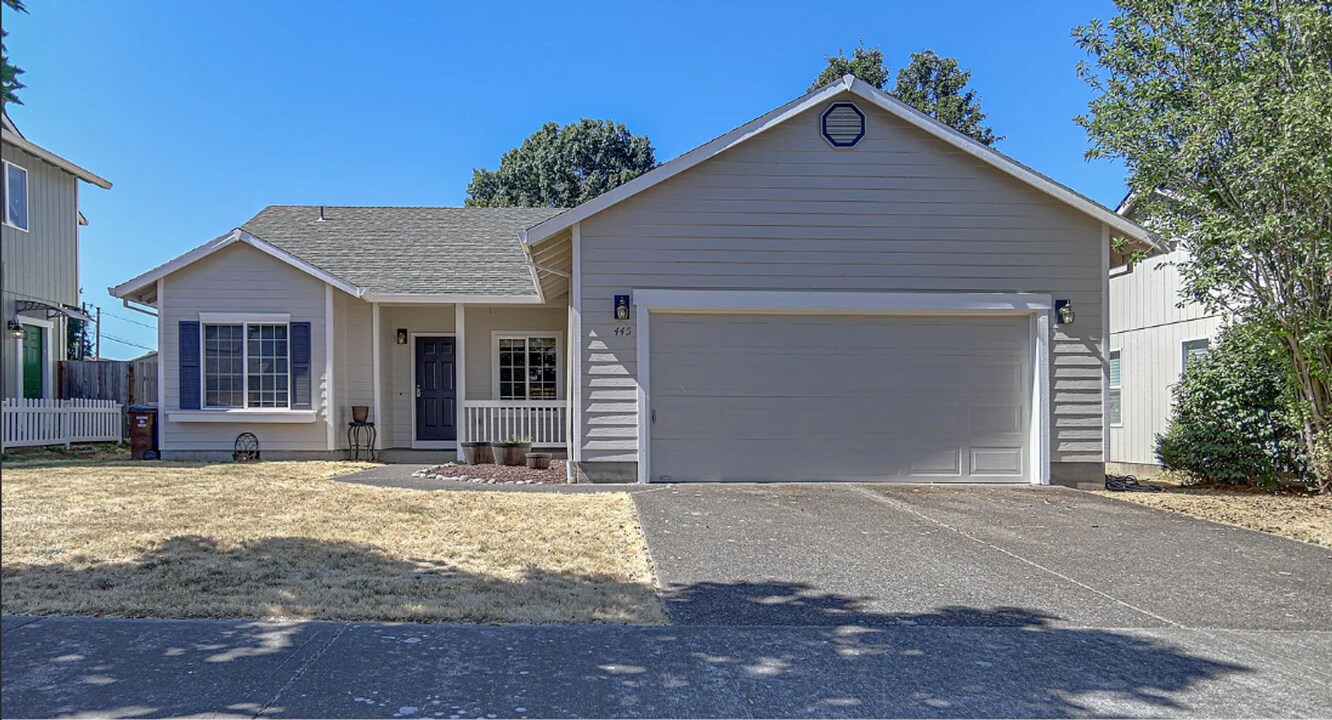 445 SE 71st Pl in Hillsboro, OR - Building Photo
