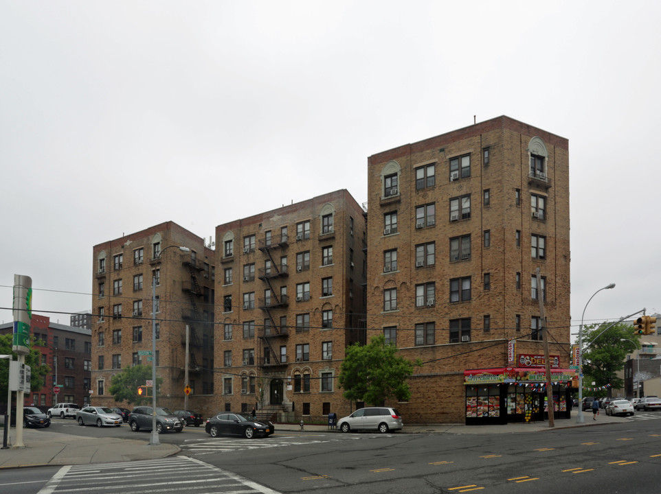 735 Mace in Bronx, NY - Building Photo