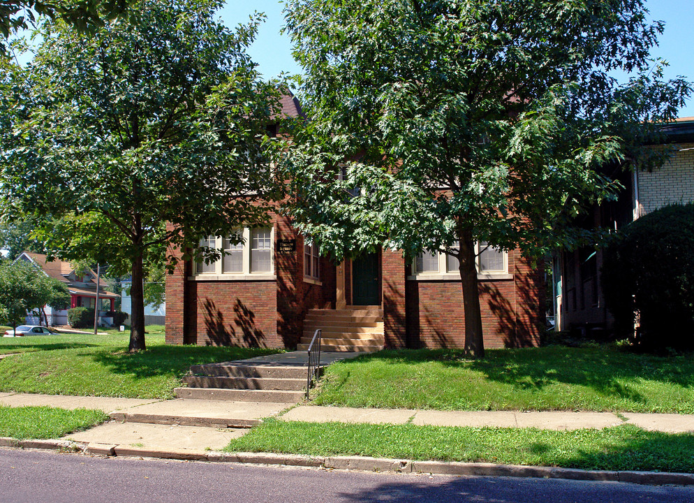 905 N Sheridan Rd in Peoria, IL - Building Photo