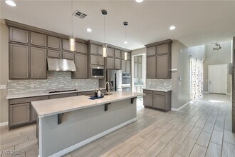 252 Castellari Dr in Las Vegas, NV - Building Photo - Building Photo