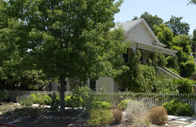 2190 Grant St in Concord, CA - Building Photo - Building Photo