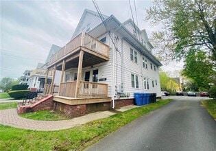110 Norwood Ave in Cranston, RI - Building Photo - Building Photo