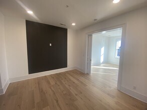 249 W 1st St-Unit -Unit 2A in Dubuque, IA - Building Photo - Building Photo