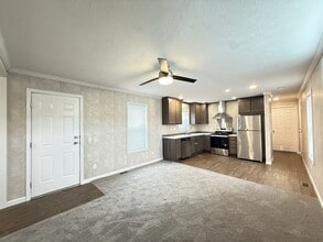 10610 State Rte 762 in Lockbourne, OH - Foto de edificio - Building Photo