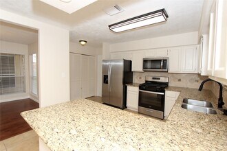 2731 Colony Dr in Sugar Land, TX - Building Photo - Building Photo