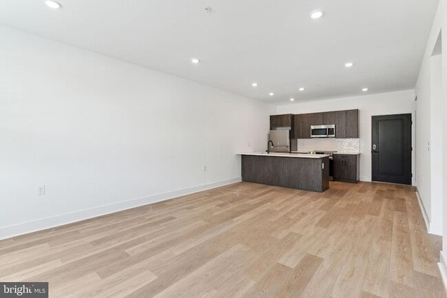 property at 1419 W Grange Ave