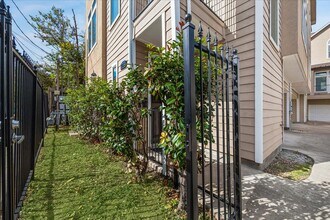 5210 Petty St in Houston, TX - Building Photo - Building Photo