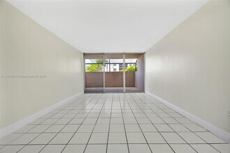 10525 SW 112th Ave in Miami, FL - Building Photo - Building Photo