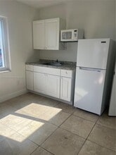 3325 Village Green Dr in Miami, FL - Building Photo - Building Photo