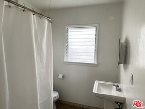 325 N Palm Dr in Beverly Hills, CA - Building Photo - Building Photo