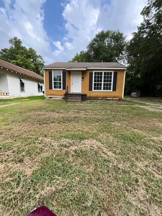 1422 Grigsby St in Shreveport, LA - Building Photo