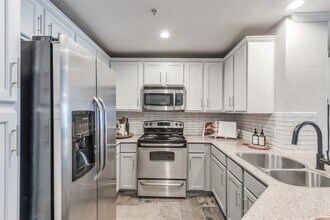 2100 Bering Dr, Unit 6-609 in Houston, TX - Foto de edificio - Building Photo