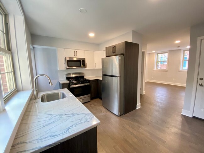 722 Lombard St, Unit APT 1 in Philadelphia, PA - Building Photo - Building Photo