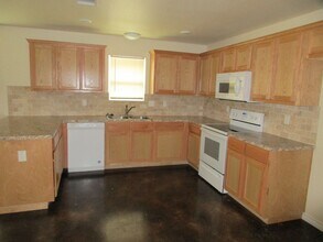 1108 E Ave G in Lampasas, TX - Building Photo - Building Photo