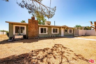 40556 11th St W in Palmdale, CA - Building Photo - Building Photo