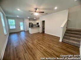 10335 Lynwood Crk in San Antonio, TX - Building Photo
