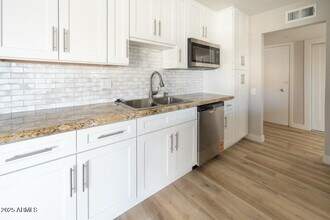 6767 N 7th St in Phoenix, AZ - Building Photo - Building Photo