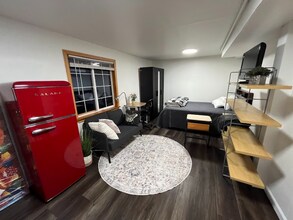 11601 NE 155th St in Kirkland, WA - Foto de edificio - Building Photo