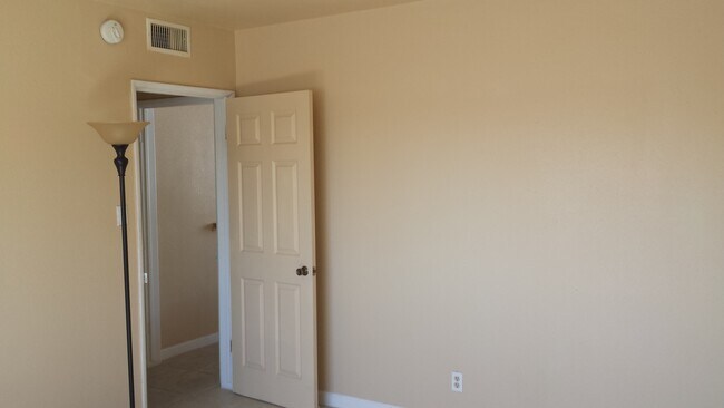 8612 S 12th Ave in Inglewood, CA - Building Photo - Building Photo