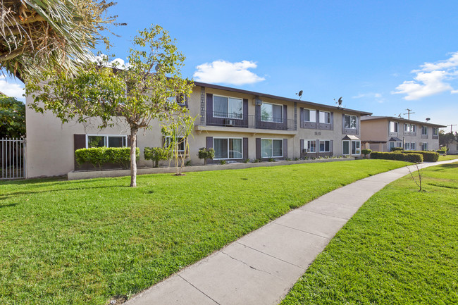 Canfield Lane Apartments in Anaheim, CA - Foto de edificio - Building Photo