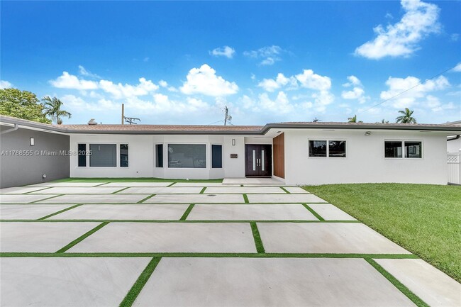 1911 NE 197th Terrace in Miami, FL - Building Photo - Building Photo