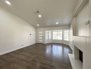 68665 Risueno Rd in Cathedral City, CA - Foto de edificio - Building Photo