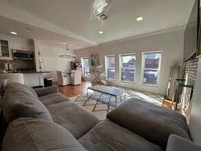 32 Fairfield St, Unit 8 in Boston, MA - Foto de edificio - Building Photo
