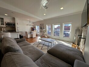 32 Fairfield St, Unit 8 in Boston, MA - Building Photo - Building Photo