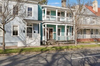 216 W Anderson St in Savannah, GA - Building Photo - Building Photo