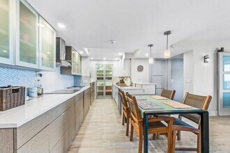 5600 N Flagler Dr, Unit PH108 in West Palm Beach, FL - Building Photo - Building Photo